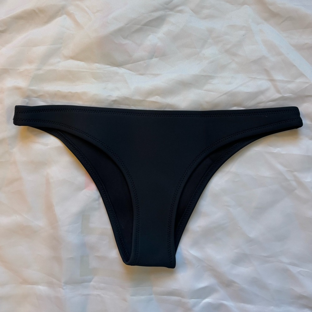Navy Triangl swim bottom